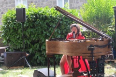 La Pianiste rouge 12 * 6000 x 4000 * (9.26MB)